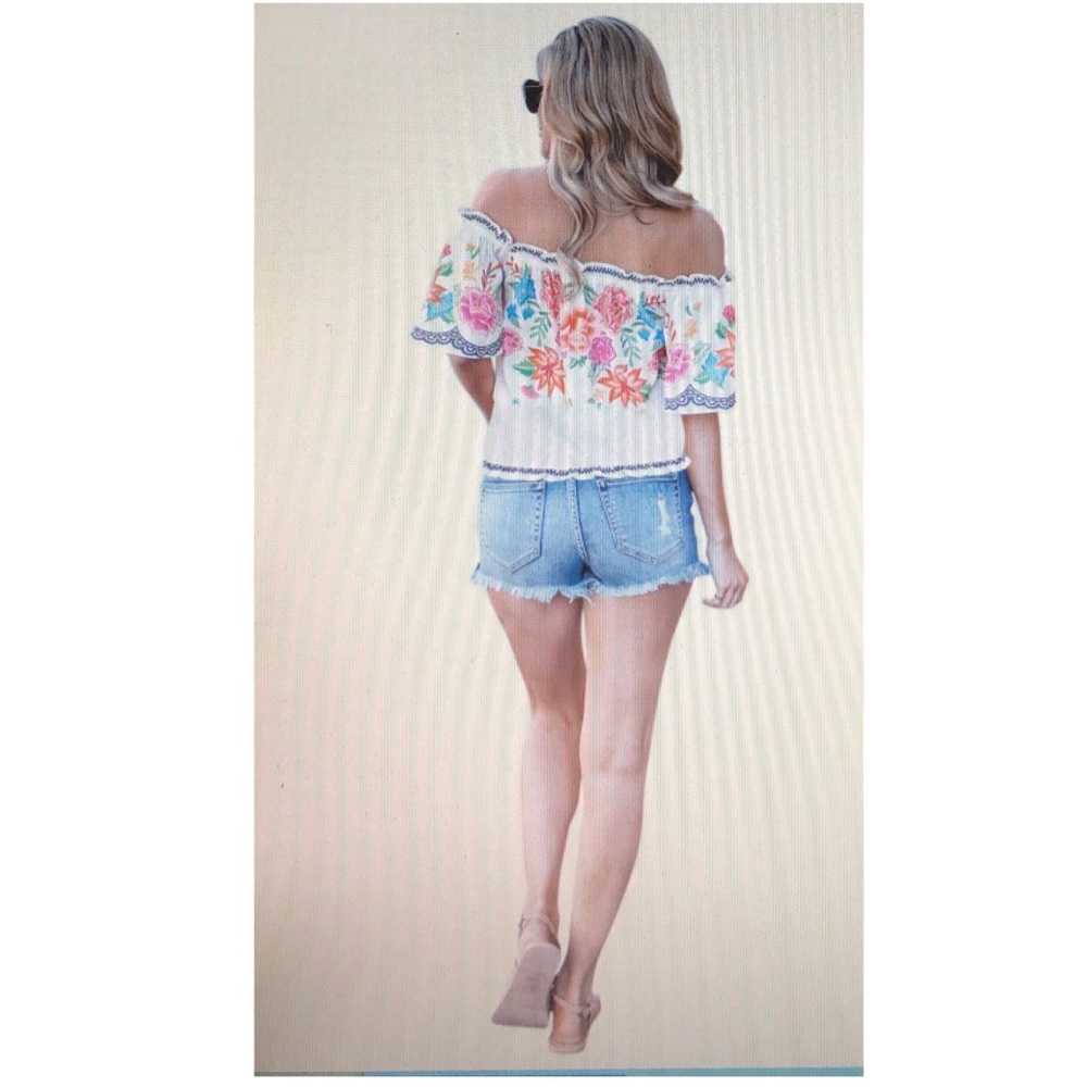 🎉HPx2🎉🌸1 LEFT: Small🍦White Off-shoulders Top - Picture 2 of 4